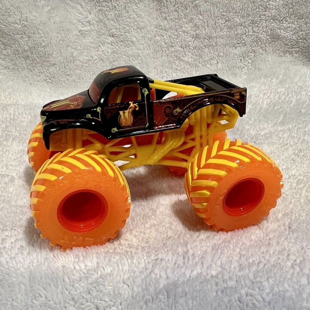 Hot Wheels Monster Jam 2020 Fire & Ice Spin Masters Truck W Whiplash 1:64 Scale